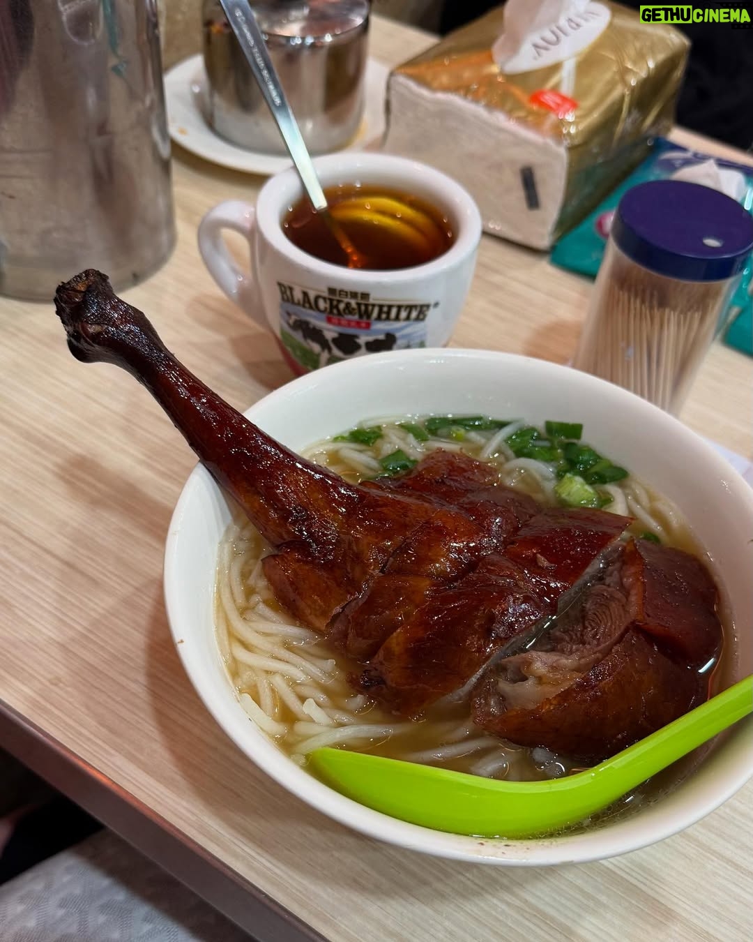 Apple Hong - 709 Likes - 嗨,又见香港,美食、好友,真情❤️
#香港 #九记 #红伶饭店 #永 #一乐烧鹅
#hongkong #hongkongharbour #hongkongfood