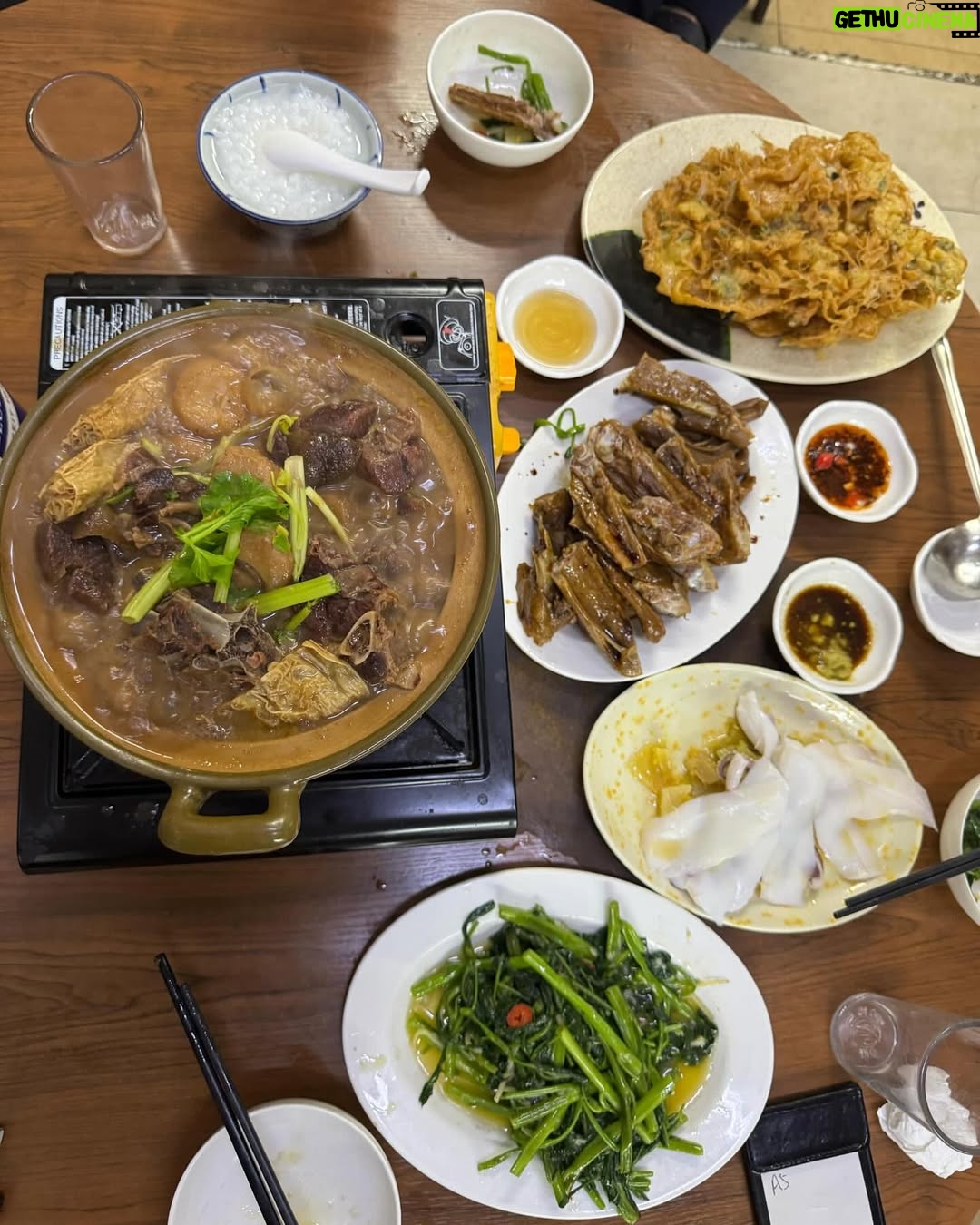 Apple Hong - 709 Likes - 嗨,又见香港,美食、好友,真情❤️
#香港 #九记 #红伶饭店 #永 #一乐烧鹅
#hongkong #hongkongharbour #hongkongfood