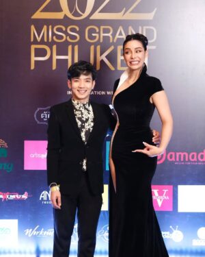 Arayha Suparurk Instagram - ตีลังกา & ขาฉีก ได้เสมอ เพราะเธอคือแชมป์เต้นเก่า💃🕺 @vijestha18
(แข่งเต้นจนไม่มีอยากแข่งเต้นด้วย)😂😂😂

MUA💄@shine_collection
Photo📷 by @davidryophotographer