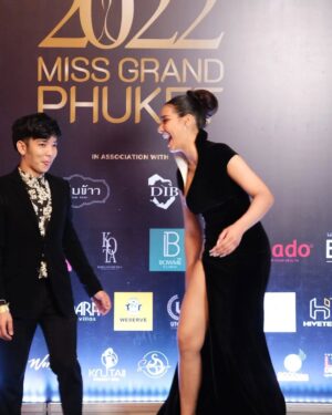 Arayha Suparurk Instagram - ตีลังกา & ขาฉีก ได้เสมอ เพราะเธอคือแชมป์เต้นเก่า💃🕺 @vijestha18
(แข่งเต้นจนไม่มีอยากแข่งเต้นด้วย)😂😂😂

MUA💄@shine_collection
Photo📷 by @davidryophotographer