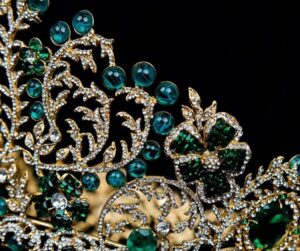 Arayha Suparurk Instagram - This is the MAGNIFICENT CROWN of #MISSGRANDINTERNATIONAL2022 for the QUEEN of QUEENS👸🏻👑

@nawat.tv @teresa.mgi @gwittels @ivan_gunawan @missgrandinternational

#MGI2022CROWN
#MissGrandInternational
#MissGrandInternational2022