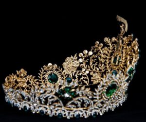 Arayha Suparurk Instagram - This is the MAGNIFICENT CROWN of #MISSGRANDINTERNATIONAL2022 for the QUEEN of QUEENS👸🏻👑

@nawat.tv @teresa.mgi @gwittels @ivan_gunawan @missgrandinternational

#MGI2022CROWN
#MissGrandInternational
#MissGrandInternational2022