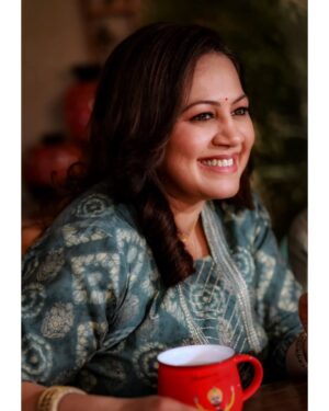 Archana Chandhoke Instagram - 📺𝐙𝐄𝐄 𝐓𝐇𝐈𝐑𝐀𝐈 𝐂𝐀𝐌𝐏𝐀𝐈𝐆𝐍🎬 𝐏𝐑𝐎𝐌𝐎 𝐏𝐈𝐂𝐒📸

Cast : @archanachandhoke @zaaravineet.offl 
Project Incharge : @abhinayaderick 
Production House : @ondemand_offl 
Production Design : @lightwritter
Creative Executives : @lightwritter @gregz_king 
DOP : @thallapathirathinam 
Line Producer : @vinoth4vin 
Script : @gregz_king @lightwritter 
Cuts : @jaijaiwish @bala_lilb 
Makeup : @makeupibrahim 
Hair Stylist : @hairstylists_vijayaraghavan 
Spot Editor : @gpradeep_editor 
Making Video : @karthick_dhanush28 
Production Manager : @dori_denesh 

#ZeeThirai #instapic #photooftheday #adshoot #photography #promoshoot #photograph #archana #zaaravineet