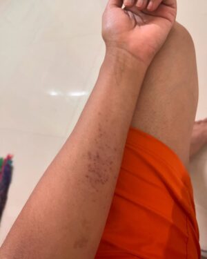 Archana Jois Instagram - 1. My first sadya 
2. Shedding old skin, making way for new growth..
3. At Kowdiar palace clicked by Prince Aditya Varma himself! 😬🤩
4. New skincare routine 
5. !!🙏🏻
6. Some forearm strengthening (kill me already 🥵)
7. Feeling light & bright! - much needed massage. 
8. Some more grinding 
9 & 10. Clips from first visit!