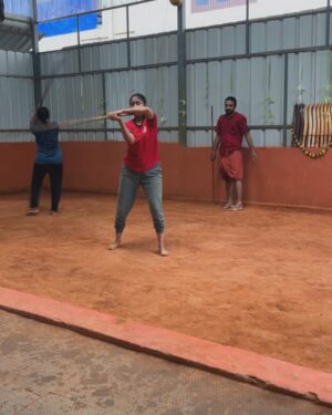 Archana Jois Instagram - 1. My first sadya 
2. Shedding old skin, making way for new growth..
3. At Kowdiar palace clicked by Prince Aditya Varma himself! 😬🤩
4. New skincare routine 
5. !!🙏🏻
6. Some forearm strengthening (kill me already 🥵)
7. Feeling light & bright! - much needed massage. 
8. Some more grinding 
9 & 10. Clips from first visit!