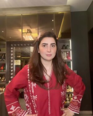 Areeba Habib Instagram - 🍒 
@zarashahjahanofficial 
@miaasa_shoes 
@noho.official