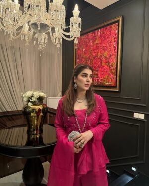 Areeba Habib Instagram - My favourite 🥀
@lulusaronline 
@kohar_jewel