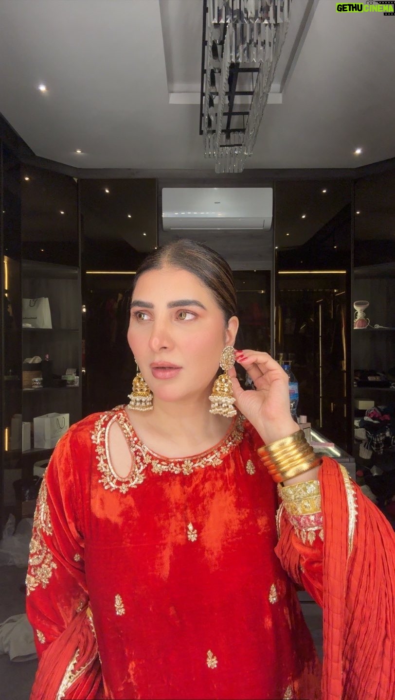 Areeba Habib - 27K Likes - Shaadi Season. 💥☄️♥️
👗: @aghanoorofficial
💍: @kohar_jewel