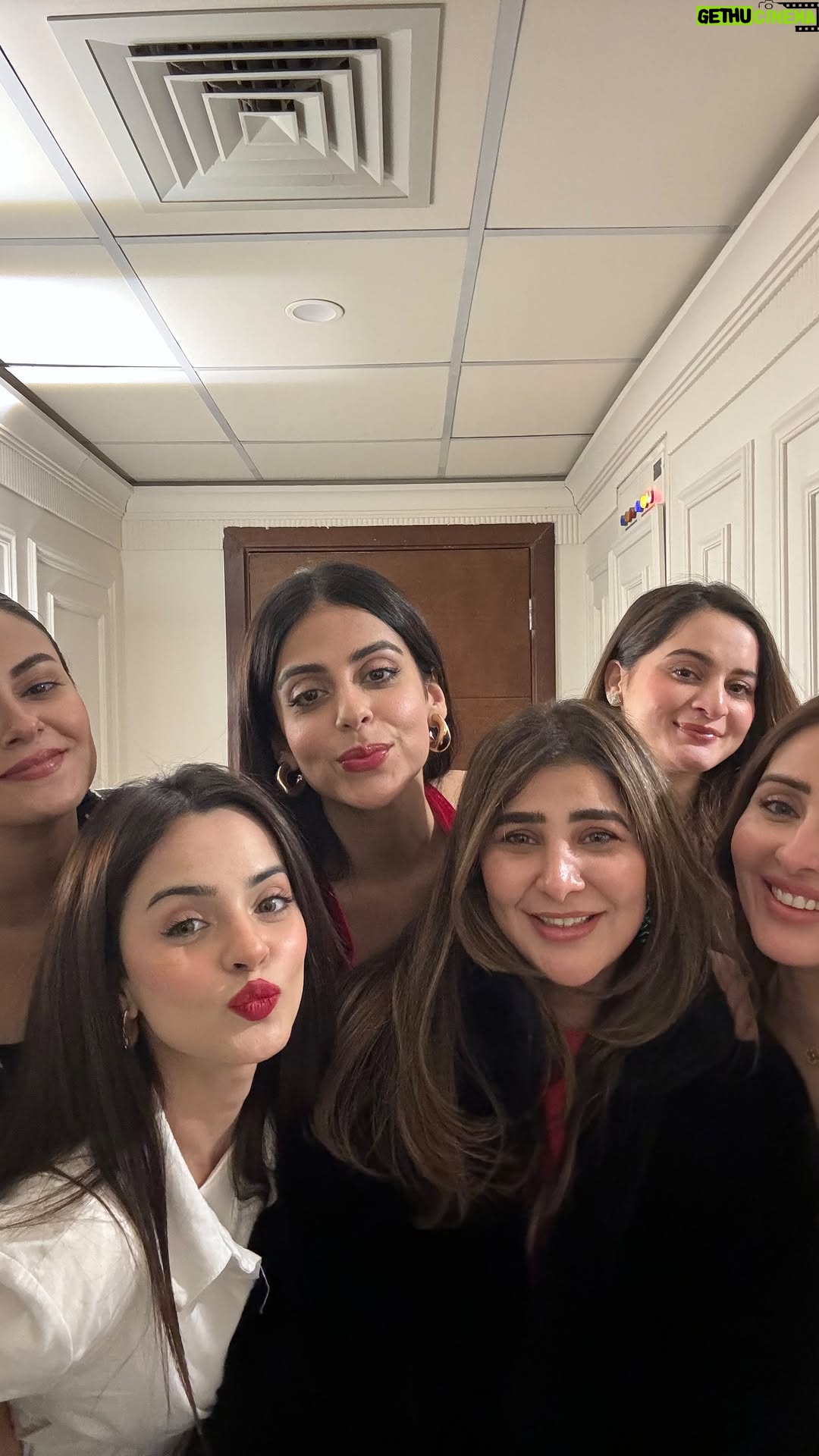 Areeba Habib - 60.9K Likes - All bi bees 🐝 ♥️🥂
Other bees busy hosting.
