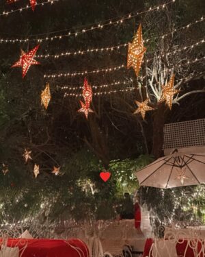 Areeba Habib Instagram - Baby it’s cold outside. 🪶 💃💋