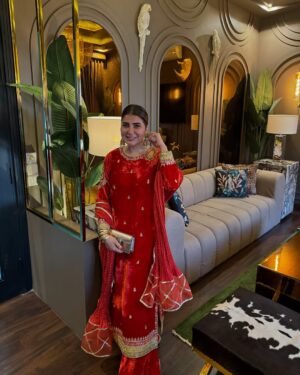 Areeba Habib Instagram - ☄️🔥💥🥂
👗: @aghanoorofficial 
💍: @kohar_jewel