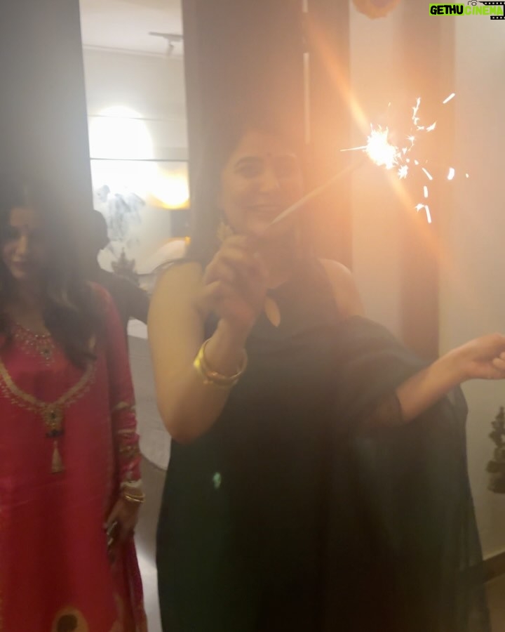 Areeba Habib - 29.3K Likes - Lights & Joy.🪔✨💋
Wearing: @aimensahibzada