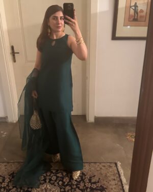 Areeba Habib Instagram - Lights & Joy.🪔✨💋
Wearing: @aimensahibzada