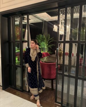 Areeba Habib Instagram - Da Zrha Sara.❤️‍🔥
@rangoon_clothing_pk 
@zee.collection.pk