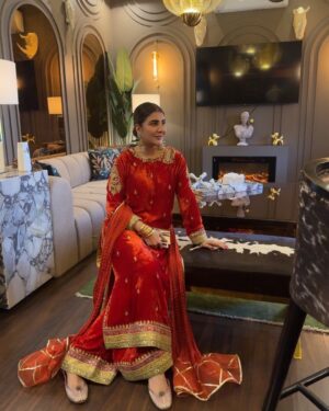 Areeba Habib Instagram - ☄️🔥💥🥂
👗: @aghanoorofficial 
💍: @kohar_jewel
