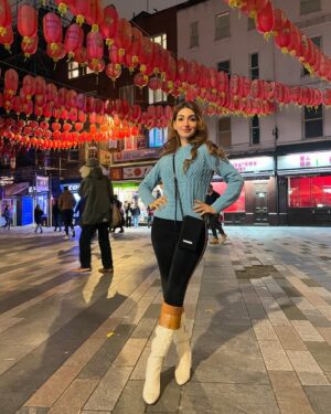 Areej Chaudhary Instagram - Once upon a December ✨

Magic Vibes 🇬🇧 🪄 ✨