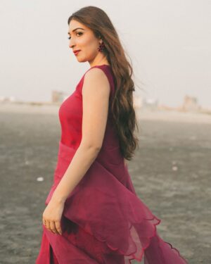 Areej Chaudhary Instagram - Feeling Regal in this beautiful Pakistani Dress 👗 

Stunning Creation by @rangeenofficialstore

Photography by @ar.snapshotsweddings