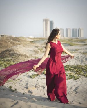 Areej Chaudhary Instagram - Feeling Regal in this beautiful Pakistani Dress 👗 

Stunning Creation by @rangeenofficialstore

Photography by @ar.snapshotsweddings