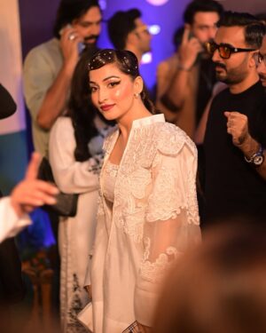 Areej Chaudhary Instagram - What a night at the Kabhi Main Kabhi Tum finale! 

The love from all of you was truly overwhelming, and seeing so many fans who connected with Natasha’s journey is beyond words. ❤️ Thank you for embracing her story with me

Dress : @aleenaandfareena

Makeup & hair :  @imranaslammua.