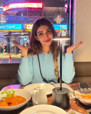 Areej Chaudhary Instagram - Once upon a December ✨

Magic Vibes 🇬🇧 🪄 ✨