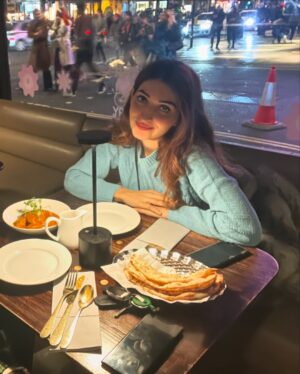 Areej Chaudhary Instagram - Once upon a December ✨

Magic Vibes 🇬🇧 🪄 ✨