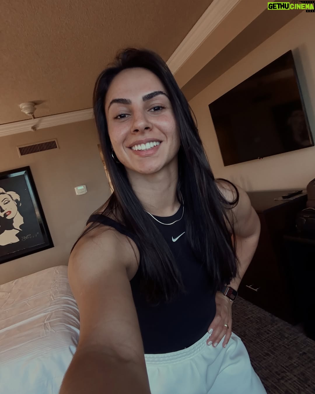 Ariane Lipski - 7.6K Likes - π€π€π€