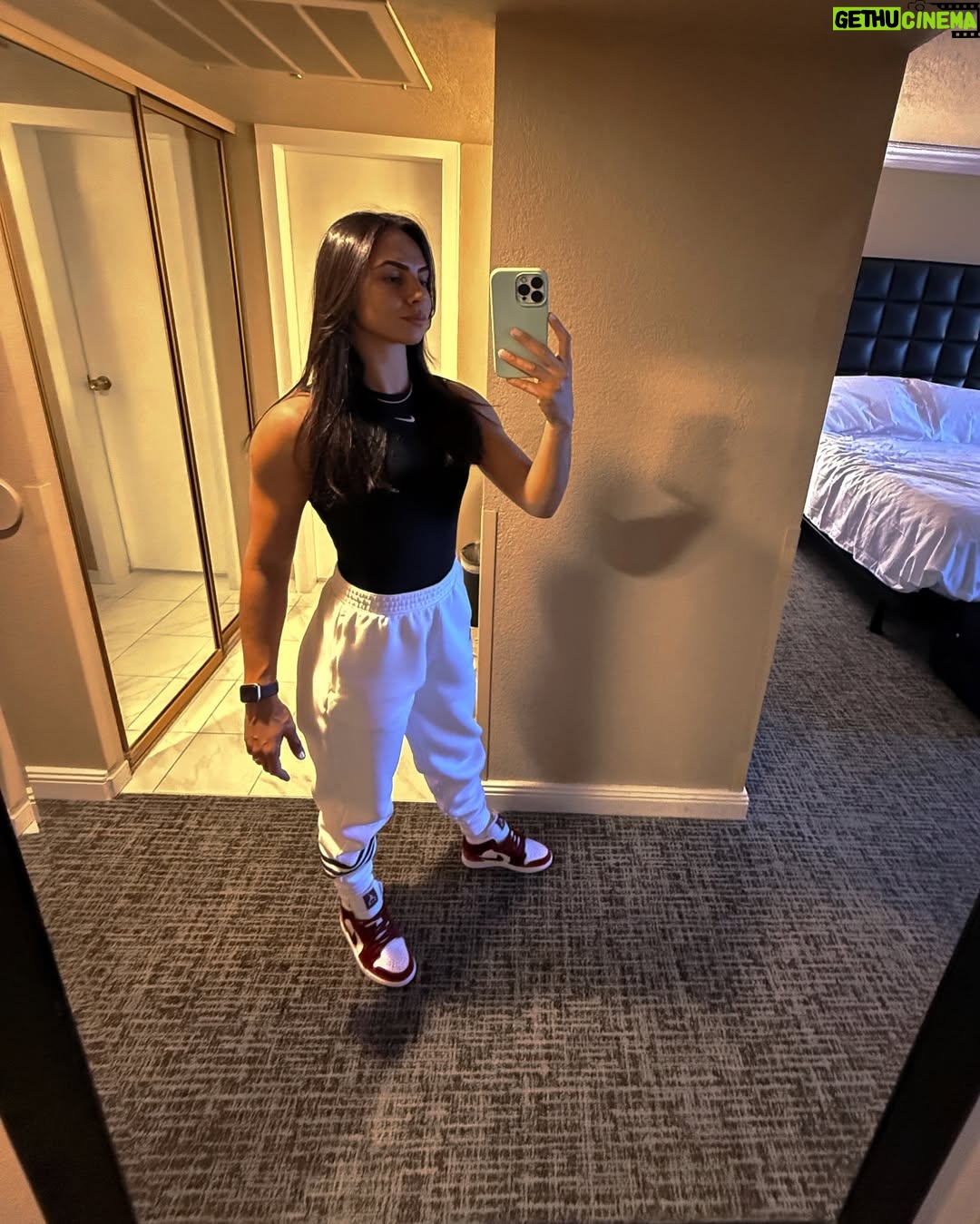 Ariane Lipski - 7.6K Likes - π€π€π€