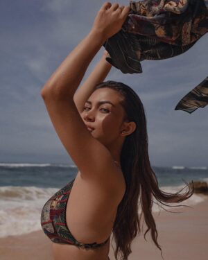 Ariel Tatum Instagram - Masuk angin.

Captured by @anaditya_, wearing @swimsaic.id, styled by @indrajayaaldi. 

#ExperienceKarma 
#KarmaKandara
#KarmaBeachBali