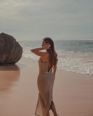 Ariel Tatum Instagram - Been trying to post more. But also been forgetting to post more. So here are some of my favorite snaps. How’s your week so far my dear online frieeeends? 

Captured by @anaditya_, wearing @storyofamemory, styled by @indrajayaaldi.

#ExperienceKarma
#KarmaKandara
#KarmaBeachBali