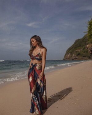 Ariel Tatum Instagram - Last Saturday of 2021. Missing my third home.

Captured by @anaditya_, wearing @swimsaic.id, styled by @indrajayaaldi. 

#ExperienceKarma 
#KarmaKandara
#KarmaBeachBali
