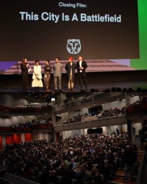 Ariel Tatum Instagram - #ThisCityIsABattlefield menjadi film penutup @iffr tahun ini. Beberapa hari yang penuh haru, sukacita, dan tentunya rasa bangga sama @moulysurya, juga semua teman-teman yang terlibat dalam karya yang kami buat dengan penuh kesungguhan dan kerja keras luar biasa ini.

Perang Kota tayang di Indonesia 30 April 2025! 🤍

Mengenakan busana Puspa Pesona, 
karya @stellarissa ✨