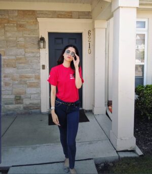 Arij Fatyma Instagram - Lost 37 lbs 💪

By literally not having fatty panjeeri, yakhne or anything. Instead staying up at night, staying home and doing  house work and not stressing about losing weight. Not doing any exercise and only promising myself every night of stretching the next day and forgetting or not having time the next day. 

Eating whatever I want whenever I want. But I did leave having food from outside and too much of sugar- not because I wanted to lose weight but because I had increased sugar levels.