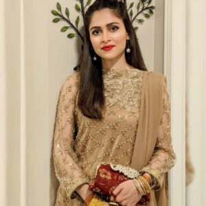 Arij Fatyma Instagram - Missing desi clothes and desi food so much today...

Missing Pakistanis chinese, pakistani Italian and Pakistani karhai with garam garam naan 

Sigh meanwhile I'm sitting with icicles down my terrace literally looking like hanging swords.