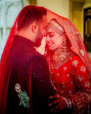 Arisha Razi Instagram - Cheers to being Nikkafied for 3 Long Years and now finally getting married - Long distance relationships are just a test to see how far LOVE CAN TRAVEL!💫
After unlimited fights and countless blocks, we finally MADE IT!💫
@a.farrukh1 

Mua @alluresalonspaofficial 
Outfit @alixeeshantheaterstudio 
Jewellery @opalbymadihaihsan 
Styled by @hassanabdullahofficial 
Photography @abdulsamadzia 
Abdullah’s styling @thetriosalon_phase8 
Abdullah’s Outfit @humayunalamgirofficial 

#arisharazikhan #arishagotdullah #weddingbells #shendi #shadi #mehndi #trending #viral