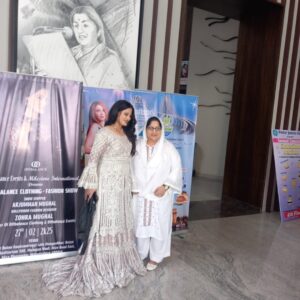 Arjumman Mughal Instagram - #OFFBALANCEFASHIONSHOW #SHOWSTOPPERARJUMMANMUGHAL #MILESTONEINTERNATIONAL #COLLAGEANUALDAY #bharatratangaansamragyilatamangeshkarnatyagruhaauditoriummiraroad 
Arjumman Mughal was seen at college annual day in mumbai the fashion show was held at bharat ratan lata mangeshkar auditorium as show stopper for offbalance fashion show organised by offbalance events and milestone international events.