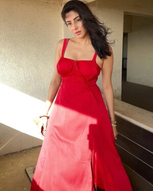 Ashlesha Savant Instagram - Tongue Tied And Twisted 
Just An Earth Bound Misfit 

Thinking Pink Floyd listening to Adele - 

#red #redvelvet #musings