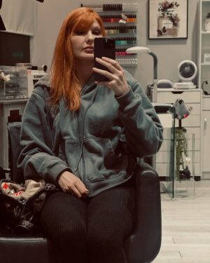 Ashley Leechin Instagram - ‘It was the end of an era but the start of an age’. 
🧡🔥💋

This may not be much of a change for some & many may not like it (I am not here to please you)…but for someone who has been blonde (every shade) the majority of their life…it is a HUGE change.

Blonde has always been such a beautiful color on me (no matter the shade and I experienced them ALL 😸) but ginger/copper is my ‘IT’ color. I have truly found the color that ignites my personality and my soul. Also, it looks INCREDIBLE with my red lips…I may never take it off? Jk 👀💋

I wanted to also share my inspiration for transitioning to red. I have always had a deep passion for the color red in general. Let’s face it…I wear red lipstick, red nails, red clothes, my wedding ring is red haha need I go on? 🤪 But when researching the PERFECT ginger shade, there was no question about it… my main inspiration came from Kirsten Dunst during her Spider-Man 2 era. Her red had such a beautiful glow & just brought out her complexion. I also drew inspiration from Molly Quinn & Isla Fisher. They are some of my favorite ladies & they all wear red best & it has shown! 

All to say, I am grateful for everyone who has stayed throughout this journey & anyone new joining. I am more than just my hair & lipstick of course but it is my personality forever and I am going to let it shine brighter than ever. 🧡💋

#newhaircolor #haircolorgoals #haircolorchange #newhair #gingerhair #copperhair #redhair #blondehair #haircolorinspo #redhead #actorsofinstagram #endofanera