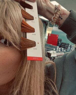 Ashley Leechin Instagram - ‘It was the end of an era but the start of an age’. 
🧡🔥💋

This may not be much of a change for some & many may not like it (I am not here to please you)…but for someone who has been blonde (every shade) the majority of their life…it is a HUGE change.

Blonde has always been such a beautiful color on me (no matter the shade and I experienced them ALL 😸) but ginger/copper is my ‘IT’ color. I have truly found the color that ignites my personality and my soul. Also, it looks INCREDIBLE with my red lips…I may never take it off? Jk 👀💋

I wanted to also share my inspiration for transitioning to red. I have always had a deep passion for the color red in general. Let’s face it…I wear red lipstick, red nails, red clothes, my wedding ring is red haha need I go on? 🤪 But when researching the PERFECT ginger shade, there was no question about it… my main inspiration came from Kirsten Dunst during her Spider-Man 2 era. Her red had such a beautiful glow & just brought out her complexion. I also drew inspiration from Molly Quinn & Isla Fisher. They are some of my favorite ladies & they all wear red best & it has shown! 

All to say, I am grateful for everyone who has stayed throughout this journey & anyone new joining. I am more than just my hair & lipstick of course but it is my personality forever and I am going to let it shine brighter than ever. 🧡💋

#newhaircolor #haircolorgoals #haircolorchange #newhair #gingerhair #copperhair #redhair #blondehair #haircolorinspo #redhead #actorsofinstagram #endofanera