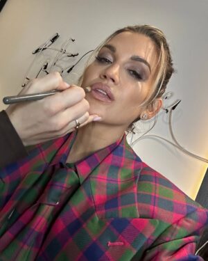 Ashley Roberts Instagram - Runway slay @helenanthonyofficial 
thx so much for having me and for the fab fit🖤 #lfw