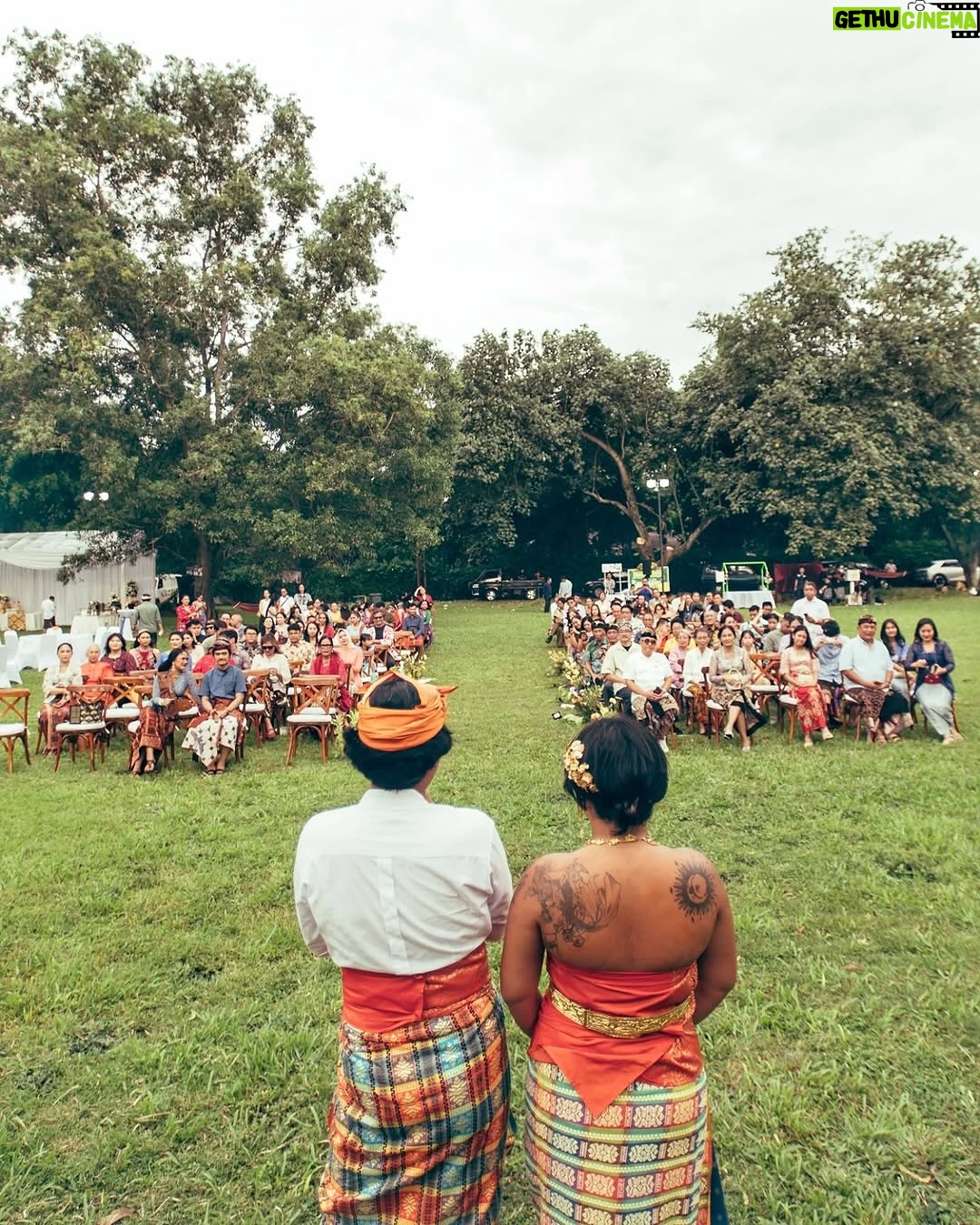 Asmara Abigail - 2.8K Likes - Thank you so much @marutizeus & Rigaskara for the blessings that you gave to our land @hutankm5 with your sacred marriage 💜✨🦋
Posted @withregram • @poetryreading Maruti & Rigaskara’s wedding reception truly reflects how they are as people: lovers of outdoors, nature & animals, of music, dance & bright colours, as much as they’re both warm embracers of families & friends.
What a joy it was to be part of their tremendous day under a wide open sky.
Jakarta 16.03.25
#RigaMaru #hutankm5
Photography: @diyonandaa