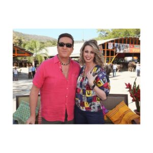 Atala Sarmiento Instagram - ¡Qué maravilloso fue reír a carcajadas junto a Daniel! 
Qué suerte tuve de que me dejara abrir la puerta para asomarme un poco más allá de lo que todos veían en él como un personaje de la televisión, porque no lo hacía con todo el mundo.
Con Daniel trabajé durante años pero, sobre todo, COMPARTÍ muchísimas cosas. Viajes, comidas, bailes, y hasta alguna lágrima de pronto. 
Fuimos cómplices y una gran mancuerna en el set de televisión, y buenos amigos durante mucho tiempo. 
Qué suerte que no se cansó nunca de ser tan juguetón y saber apretar el botón correcto para sacarme carcajadas.
Qué lindo que era tan glotón y tan generoso con todos.
Qué tierno que era tímido y hasta reservado fuera de la pantalla. 
Qué admirable era la pasión que sentía por la tele y por el teatro.
Gracias vida por haberme dejado estar al lado de Daniel y vivir a su lado tantas inolvidables experiencias que hoy son tesoros en mi corazón.
A Daniel lo voy a extrañar SIEMPRE y lo voy a querer TODA LA VIDA…
“Dani, cariiiiiño”…mereces descansar, volar alto -y libremente-siendo feliz allá donde vayas…¡Te quiero! 💖