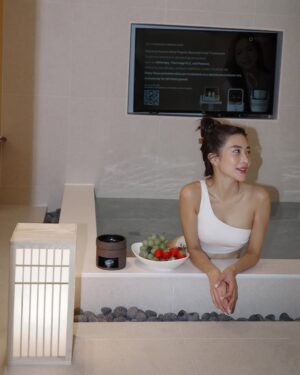 Athichanan Srisevok Instagram - Spa time before bed ☺️
•
#uhsuite #uhsuitethecoex #korea #seoul #trip #travel
