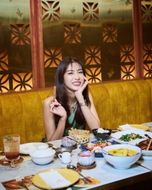 Athichanan Srisevok Instagram - เห็นตัวเล็กนิ๊ดดดเดียว แต่เรื่องกินยอมไม่ได้! ไอซ์เจอแล้วทางสว่าง  ที่จัดเต็มเก็บครบทุกหมวดความอร่อย ให้กินแบบสุดคุ้ม ในแคมเปญ ”มื้อนี้ K เลย“

🎊 รวมพลสายกิน! อิ่มฟินคุ้มเวอร์ที่ เซ็นทรัล x 💳KBank ไม่ต้องคิดเยอะ! อิ่มคุ้ม 3 ต่อ จัดเต็มความอร่อยทุกมื้อ 🍽✨
🌟 ต่อที่ 1: จัดเต็มส่วนลดสูงสุด 50%* ร้านดังระดับพรีเมียมกว่า 25 ร้าน พร้อมเสิร์ฟความอร่อย!
🌟 ต่อที่ 2: ช้อปครบ 1,000 บาท รับฟรี! Starbucks การ์ด 100 บาท* 
🌟 ต่อที่ 3: สายสะสมแต้มห้ามพลาด แลก K Point รับเครดิตเงินคืนเพิ่ม 15%

📅 วันนี้ - 16 เม.ย. 68 
📍 ที่เซ็นทรัล 10 สาขา : centralwOrld, Ladprao, Rama3, Westgate, Pinklao, Bangna,  Chaengwattana, Eastville, Rama2 และ Westville 

มื้อนี้ไม่ต้องคิดเยอะ ชวนเพื่อน ชวนแฟน อิ่มครบ จบคุ้ม!แล้วร้านไหนคือร้านโปรดของคุณ?

📌 *เป็นไปตามเงื่อนไขที่กำหนด ใช้เท่าที่จำเป็นและชำระคืนได้เต็มจำนวนตามกำหนด จะได้ไม่เสียดอกเบี้ย 16% ต่อปี
#CentralPattana #มื้อนี้Kเลย #KBank