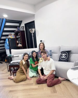 Athichanan Srisevok Instagram - เริ่มต้นปีใหม่ดีๆด้วยการไหว้ครอบครัว ❤️