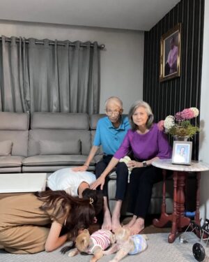 Athichanan Srisevok Instagram - เริ่มต้นปีใหม่ดีๆด้วยการไหว้ครอบครัว ❤️