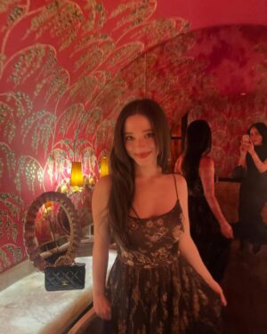 Aurora Perrineau Instagram - Chanel with this cutie 💌
💄: @chykapuka 
👗: @marni