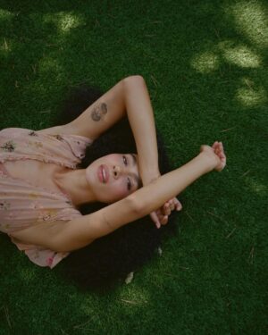 Aurora Perrineau Instagram - 🌻