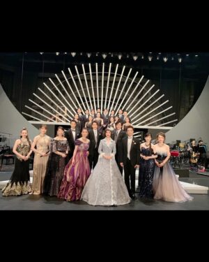 Aya Hirano Instagram - 『レ・ミゼラブル』(2013,2015)
『レディ・ベス』(2014,2017)
『モーツァルト！』(2014,2018)
『THE MUSICAL CONCERT at IMPERIAL THEATRE』
(2020)
CONCERT『THE BEST New HISTORY COMING』(2025)
⁡
⁡
帝国劇場で出演させていただいた作品たち。
⁡
子供の頃から憧れ続けた世界。
ミュージカルスターになりたくてアマチュアから活動を始め、
一生の仕事にすると両親と約束し、児童劇団に入団してこの業界に入りました。
⁡
子役の頃はオーディションに落ち続けチャンスが掴めず、
様々なジャンルのお仕事を経て遠回りしながらも、やっと辿り着いたミュージカルの世界。
⁡
そんな自分が立つことのできた、世界初演の帝劇0番。
⁡
この人生を諦めなくて良かった……と心から思います。
⁡
⁡
帝国劇場、ありがとうございました。
また5年後……三代目帝劇でお会いできるよう、日々励みます！
⁡
⁡
#帝国劇場
#帝劇
#レミゼラブル
#レディベス
#モーツァルト