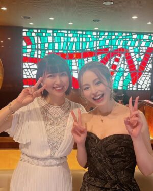Aya Hirano Instagram - 『THEミュージカルデイ』
如何でしたでしょうか？
⁡
⁡
この日は、
『ヒルナンデス』
↓
『THE BEST』大千穐楽、SPカーテンコール
公演＆ライブ配信＆ライブビューイング
↓
さよなら帝国劇場最後の１日
『THEミュージカルデイ』
⁡
と、帝劇尽くしの生放送day！
帝劇最後の日にこんなに関わらせていただけて、
最後の最後の瞬間まで帝劇でパフォーマンスができて、
本当に幸せでした！
ありがとうございました。
⁡
⁡
ご一緒させていただいた皆さまのお写真も♡
⁡
あと、なんと…、
帝劇の壁にサインを書かせていただきました💦
刻んじゃったひゃあ〜！
⁡
⁡
dress : @tadashishoji_japan
earrings・necklace : @abiste_official
⁡
⁡
⁡
#THEミュージカルデイ
#さよなら帝劇
#帝国劇場
#市村正親
#堂本光一
#井上芳雄
#鹿賀丈史
#大地真央
#上白石萌音
#京本大我
#斎藤司
#中川晃教
#新妻聖子
#平野綾
#宮野真守
#ルミーナ
#水卜麻美