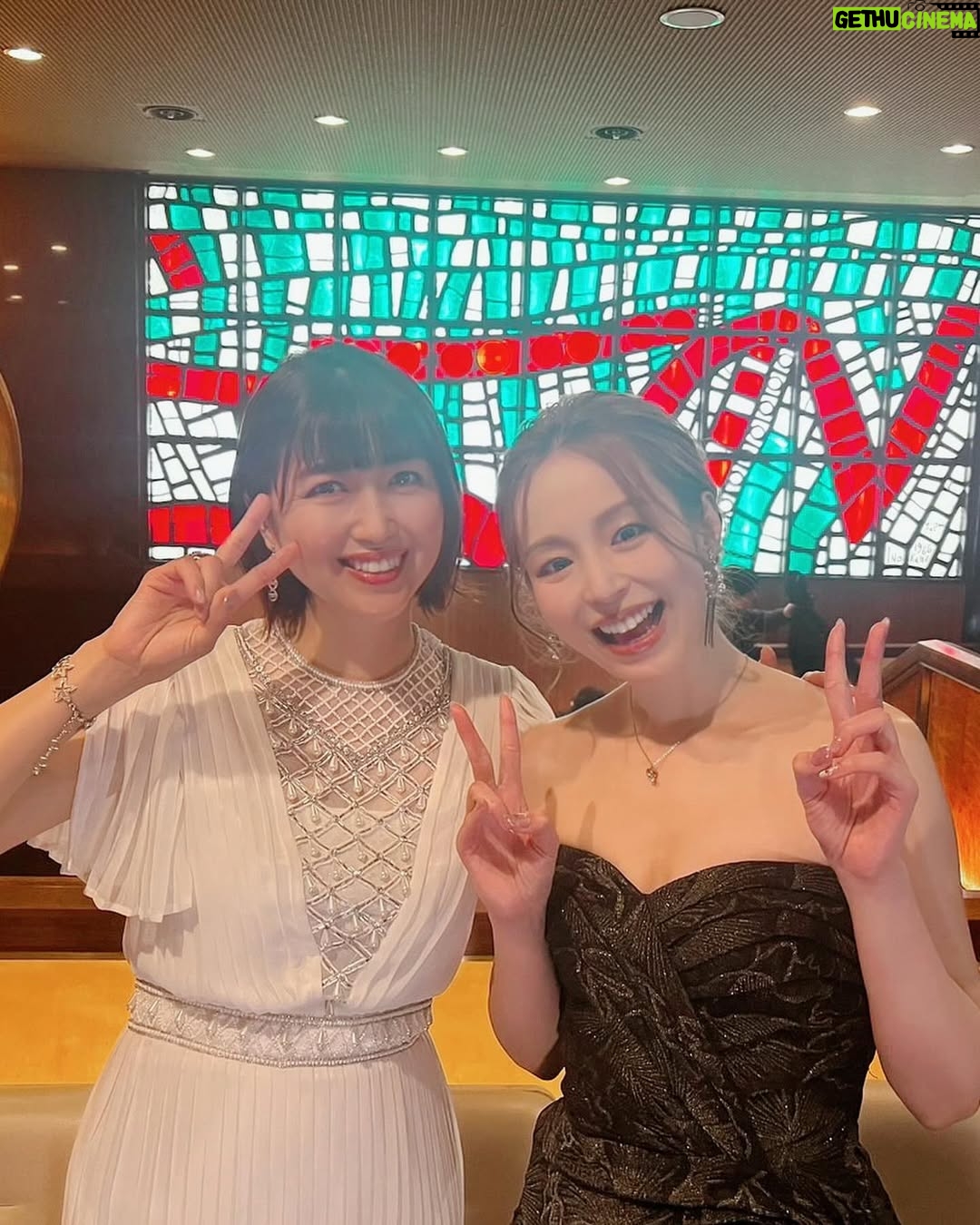 Aya Hirano - 7.4K Likes - 『THEミュージカルデイ』
如何でしたでしょうか?
この日は、
『ヒルナンデス』
↓
『THE BEST』大千穐楽、SPカーテンコール
公演&ライブ配信&ライブビューイング
↓
さよなら帝国劇場最後の1日
『THEミュージカルデイ』
と、帝劇尽くしの生放送day!
帝劇最後の日にこんなに関わらせていただけて、
最後の最後の瞬間まで帝劇でパフォーマンスができて、
本当に幸せでした!
ありがとうございました。
ご一緒させていただいた皆さまのお写真も♡
あと、なんと…、
帝劇の壁にサインを書かせていただきました💦
刻んじゃったひゃあ〜!
dress : @tadashishoji_japan
earrings・necklace : @abiste_official
#THEミュージカルデイ
#さよなら帝劇
#帝国劇場
#市村正親
#堂本光一
#井上芳雄
#鹿賀丈史
#大地真央
#上白石萌音
#京本大我
#斎藤司
#中川晃教
#新妻聖子
#平野綾
#宮野真守
#ルミーナ
#水卜麻美